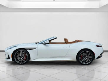 Aston Martin DB12 V8 — photo 8