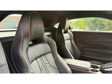 Aston Martin Vantage V8 — photo 13
