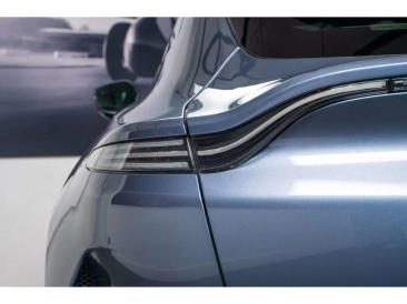 Aston Martin DBX 707 — photo 33