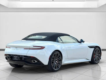 Aston Martin DB12 V8 — photo 10