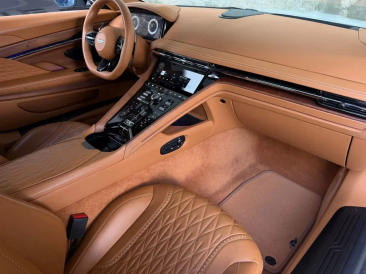 Aston Martin DB12 V8 — photo 17