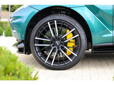 Aston Martin DBX V8 — photo 4