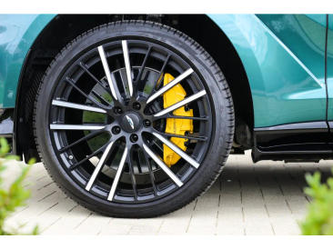Aston Martin DBX V8 — photo 14