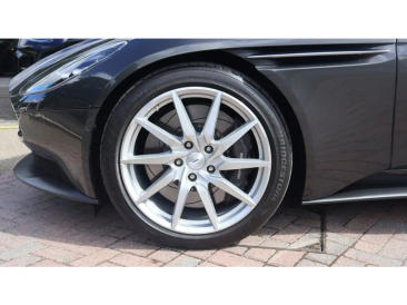 Aston Martin DB11 DB11 V8 Volante — photo 4
