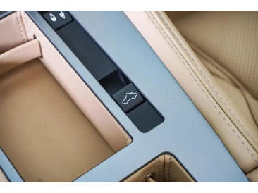 Aston Martin DB9 DB9 GT Volante — photo 35