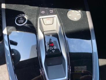 Audi Q4 E-tron 45 E-tron — photo 11