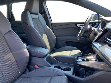 Audi Q4 E-tron 45 E-tron — photo 13