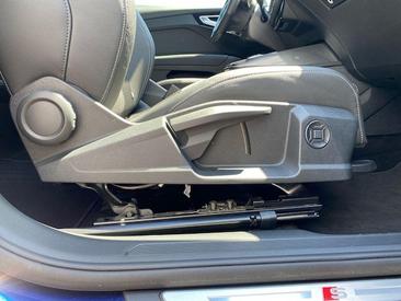 Audi Q4 E-tron 45 E-tron — photo 14