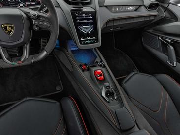 Lamborghini Revuelto — photo 8