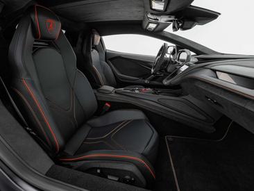 Lamborghini Revuelto — photo 11