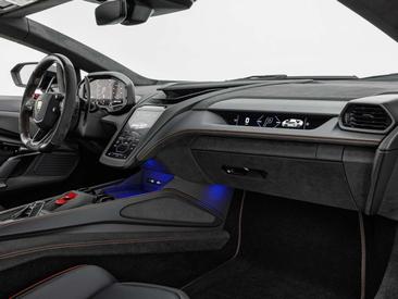 Lamborghini Revuelto — photo 12