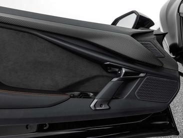 Lamborghini Revuelto — photo 16