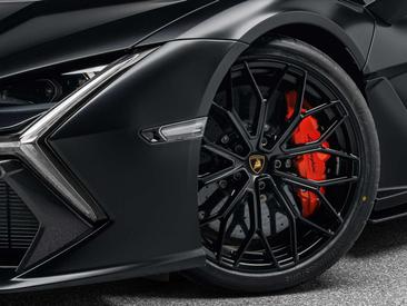 Lamborghini Revuelto — photo 19