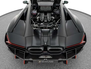 Lamborghini Revuelto — photo 26