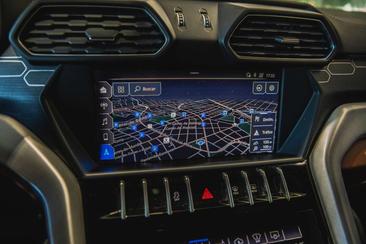 Lamborghini Urus — photo 14