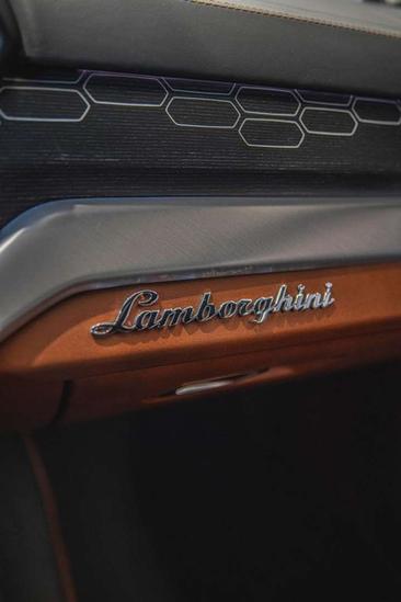 Lamborghini Urus — photo 15
