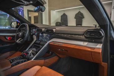 Lamborghini Urus — photo 21