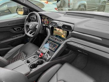 Lamborghini Urus — photo 18