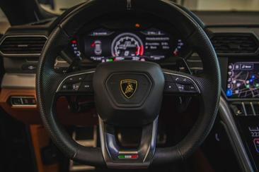 Lamborghini Urus — photo 24