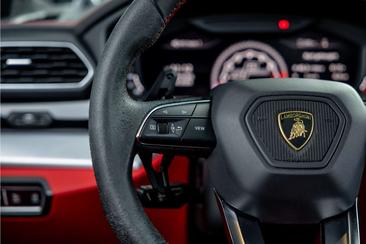 Lamborghini Urus — photo 23