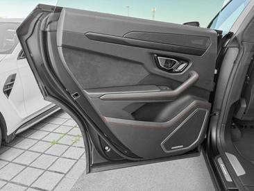 Lamborghini Urus — photo 23