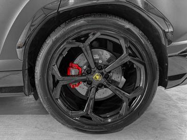 Lamborghini Urus — photo 24