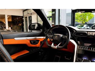 Lamborghini Urus — photo 12