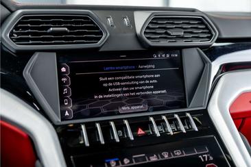 Lamborghini Urus — photo 28