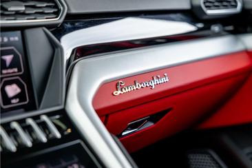 Lamborghini Urus — photo 35