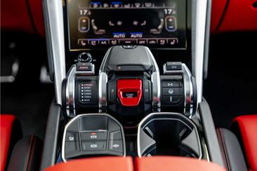 Lamborghini Urus — photo 40