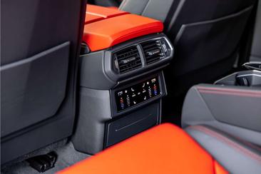 Lamborghini Urus — photo 42