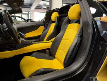 Lamborghini Aventador Roadster LP 700-4 — photo 32