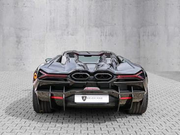 Lamborghini Revuelto — photo 4