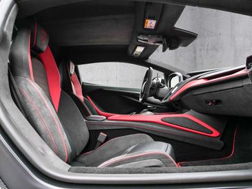 Lamborghini Revuelto — photo 6