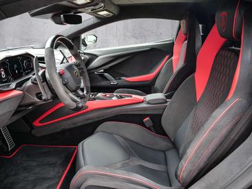 Lamborghini Revuelto — photo 8