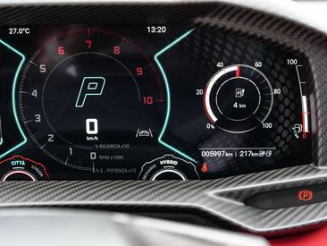 Lamborghini Revuelto — photo 23