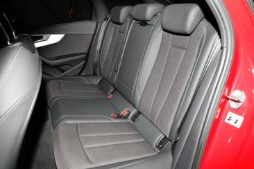 Audi A4 Avant 35 TDI — photo 13