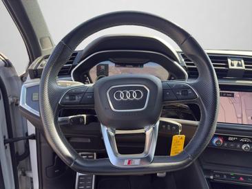 Audi Q3 TFSI E 45 E — photo 9