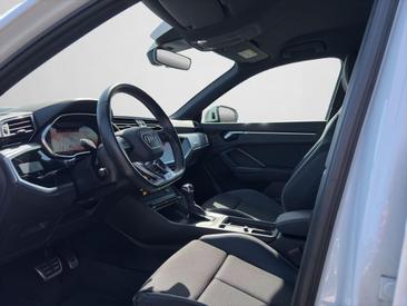 Audi Q3 TFSI E 45 E — photo 12