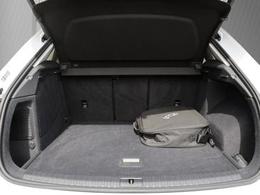 Audi Q3 TFSI E 45 TFSI E S Tronic — photo 12