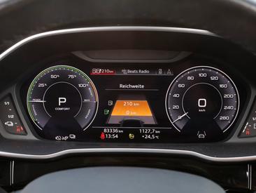 Audi Q3 TFSI E 45 TFSI E S Tronic — photo 17