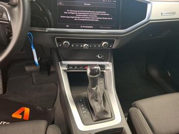 Audi Q3 TFSI E 45 TFSI E S Tronic — photo 9