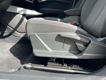 Audi Q4 E-tron 35 E-tron — photo 8