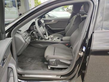 Audi A4 Avant 30 TDI — photo 9