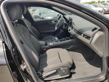 Audi A4 Avant 30 TDI — photo 15