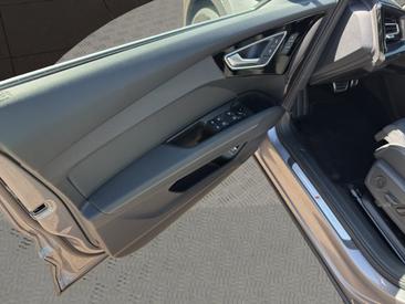 Audi Q4 E-tron 40 E-tron — photo 10