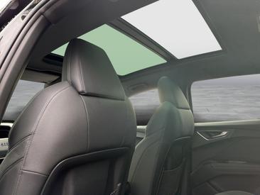 Audi Q4 E-tron 45 E-tron Quattro — photo 11