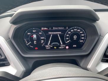 Audi Q4 E-tron 40 E-tron — photo 12