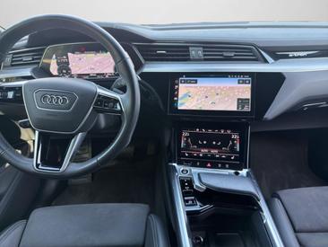 Audi Q8 E-tron Advanced 50 E-tron Quattro — photo 3