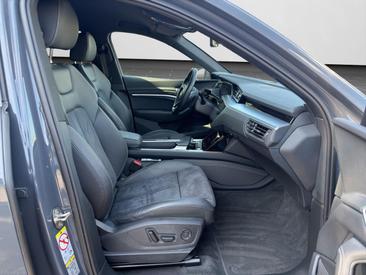 Audi Q8 E-tron Advanced 50 E-tron Quattro — photo 4